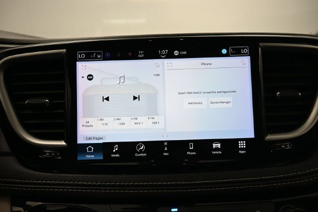 Used 2024 Chrysler Pacifica Limited FWD image 23