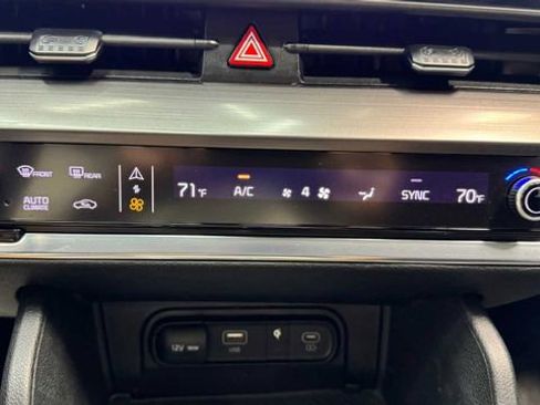Used 2024 Kia Sportage EX FWD image 30