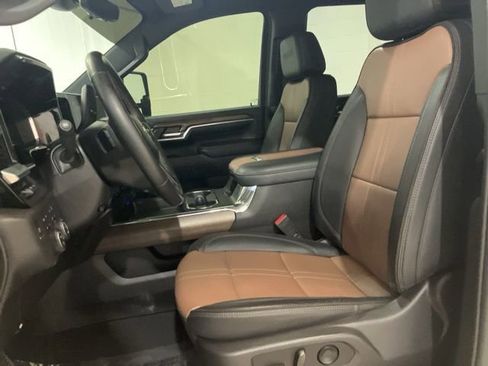 Used 2024 Chevrolet Silverado 3500 High Country w/ Technology Package image 11