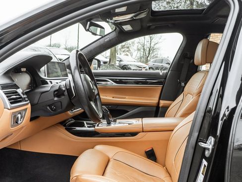 Used 2022 BMW 750i xDrive w/ Executive Package image 39