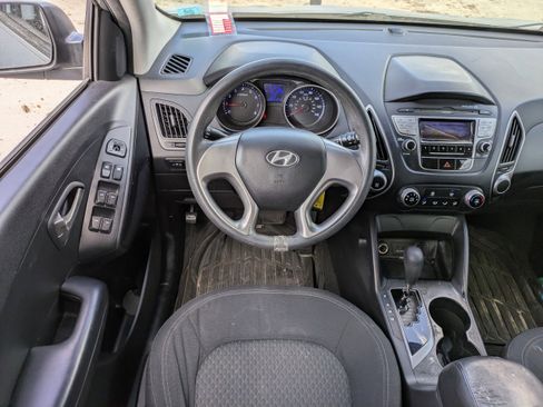 Used 2011 Hyundai Tucson GL image 14