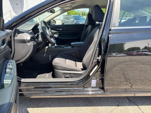 Used 2025 Nissan Altima 2.5 SV FWD image 27