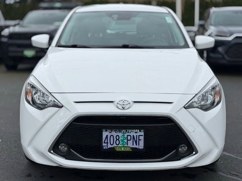 Used 2020 Toyota Yaris LE image 8
