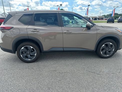 Used 2025 Nissan Rogue SV FWD image 15