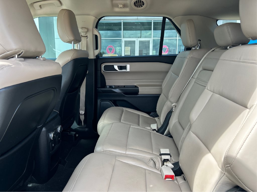 Used 2020 Ford Explorer XLT w/ Equipment Group 202A RWD image 10