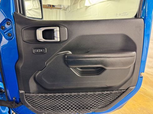 Used 2021 Jeep Gladiator Sport image 18