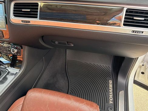 Used 2016 Volkswagen Touareg Executive image 34