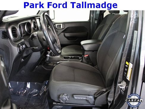 Used 2021 Jeep Gladiator Sport image 12