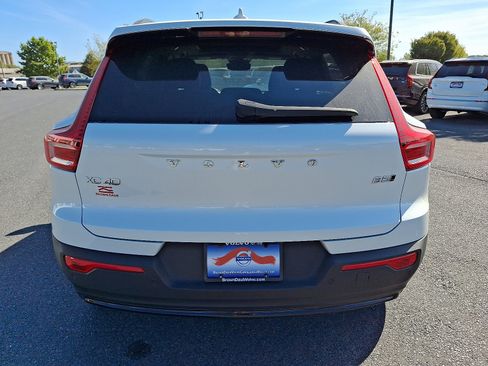 Used 2023 Volvo XC40 B5 Plus w/ Driver Assist Package image 5