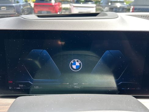 Used 2025 BMW X5 xDrive40i w/ Executive Package image 18