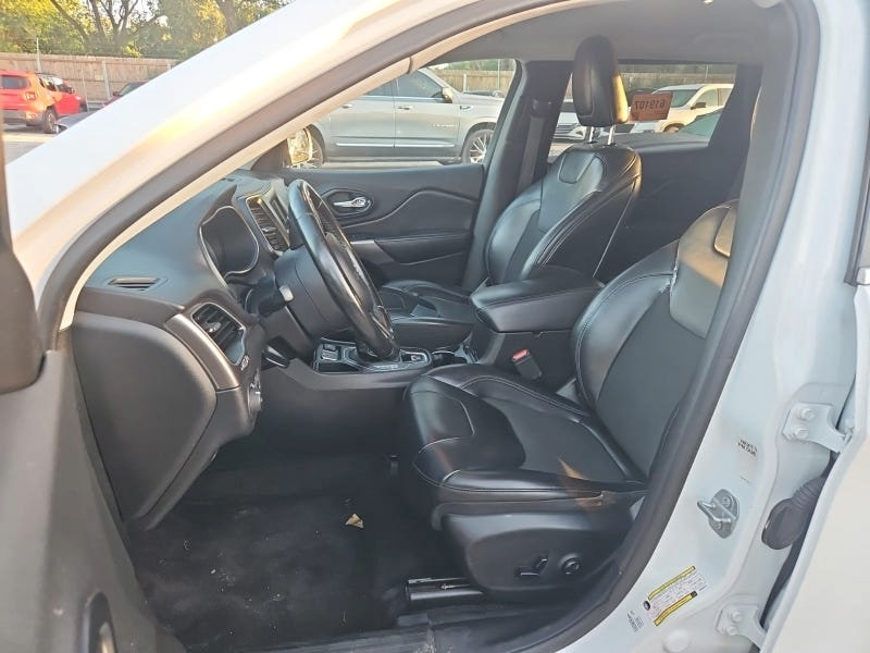 Used 2019 Jeep Cherokee Latitude Plus FWD image 6