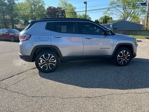 Used 2023 Jeep Compass Limited w/ Sun and Sound Group AWD/4WD image 6