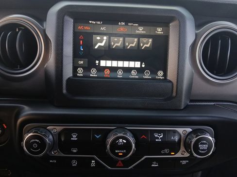 Used 2023 Jeep Gladiator Sport w/ Off Road Group AWD/4WD image 4