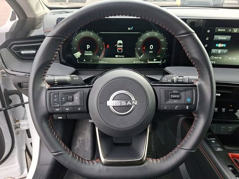 Certified 2025 Nissan Kicks SR image 18