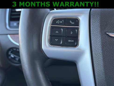 Used 2016 Chrysler Town & Country Touring-L image 41