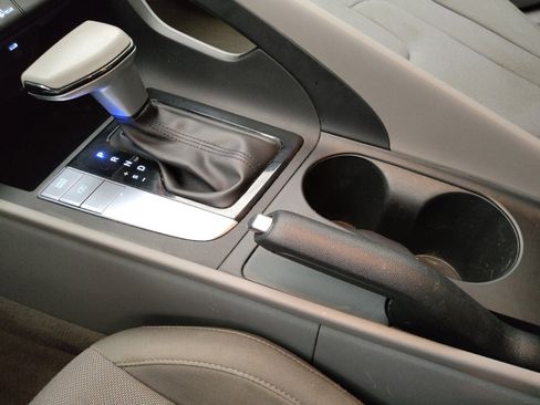 Used 2024 Hyundai Elantra SE image 26