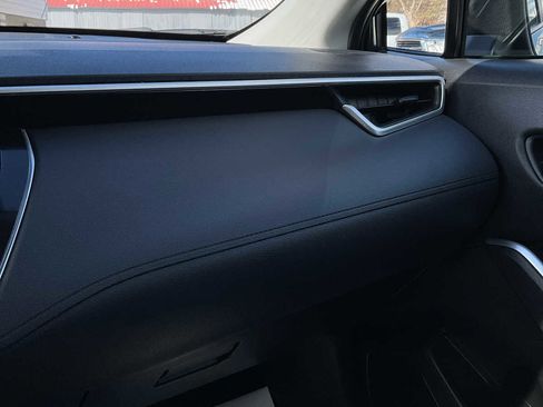 Used 2023 Toyota Corolla Cross LE w/ Moonroof Package image 33