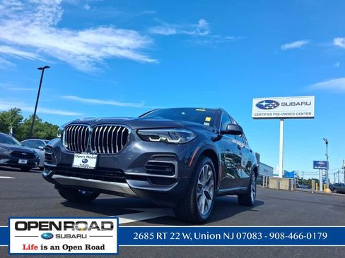 Used 2022 BMW X5 xDrive40i w/ Premium Package AWD/4WD image 1