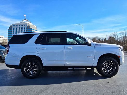 Used 2022 Chevrolet Tahoe Z71 w/ Luxury Package image 2