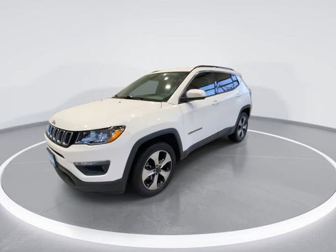 Used 2018 Jeep Compass Latitude w/ Popular Equipment Group AWD/4WD image 4