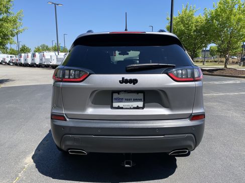 Used 2019 Jeep Cherokee Latitude Plus FWD image 8