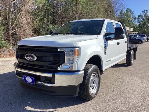 Used 2022 Ford F250 XL w/ Power Equipment Group image 3