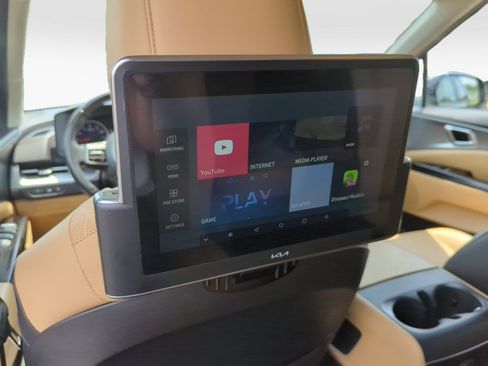 Used 2022 Kia Carnival LX FWD image 21