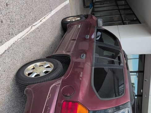 Used 2004 GMC Envoy SLE AWD/4WD image 5