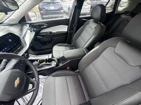 Used 2025 Chevrolet Trax LT image 20