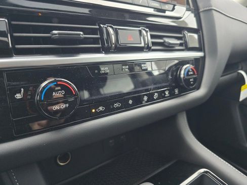 New 2025 Nissan Pathfinder SV w/ SV Premium Package image 36