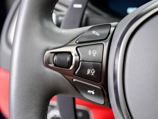 Used 2022 Aston Martin V8 Vantage Roadster RWD image 15