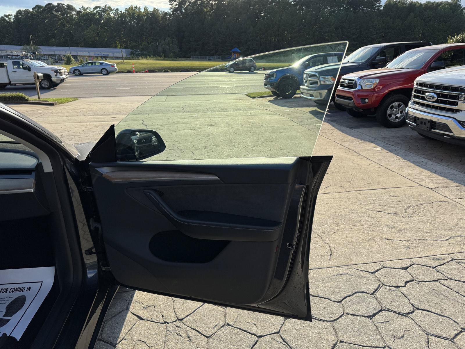 Used 2024 Tesla Model Y Long Range AWD/4WD image 17