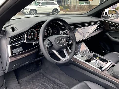 Used 2021 Audi Q8 Premium Plus w/ Premium Plus Package image 17
