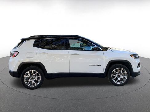 Used 2025 Jeep Compass Limited image 8