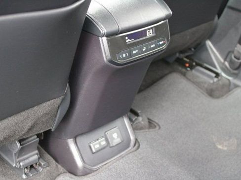 Used 2023 Toyota Highlander Limited image 34