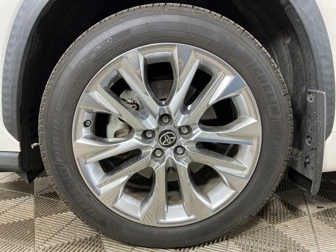 Used 2021 Toyota Highlander Limited image 11