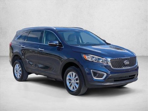 Used 2018 Kia Sorento FWD V6 image 3