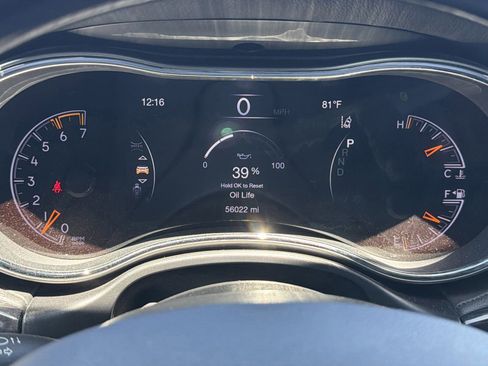 Used 2019 Jeep Grand Cherokee Overland AWD/4WD image 38
