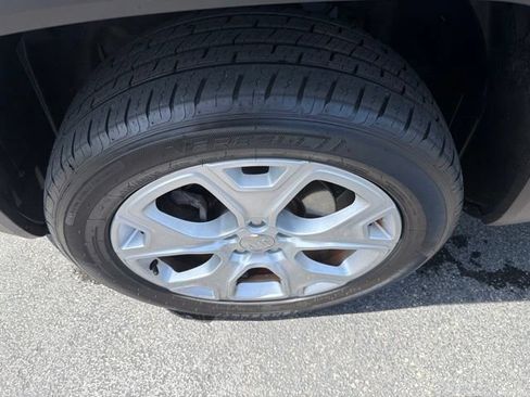Used 2018 Jeep Renegade Limited w/ UConnect 8.4 Nav Group AWD/4WD image 9