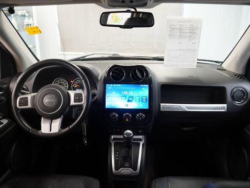 Used 2015 Jeep Compass Latitude image 18