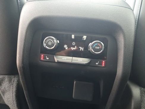 Used 2025 Chevrolet Traverse RS image 51