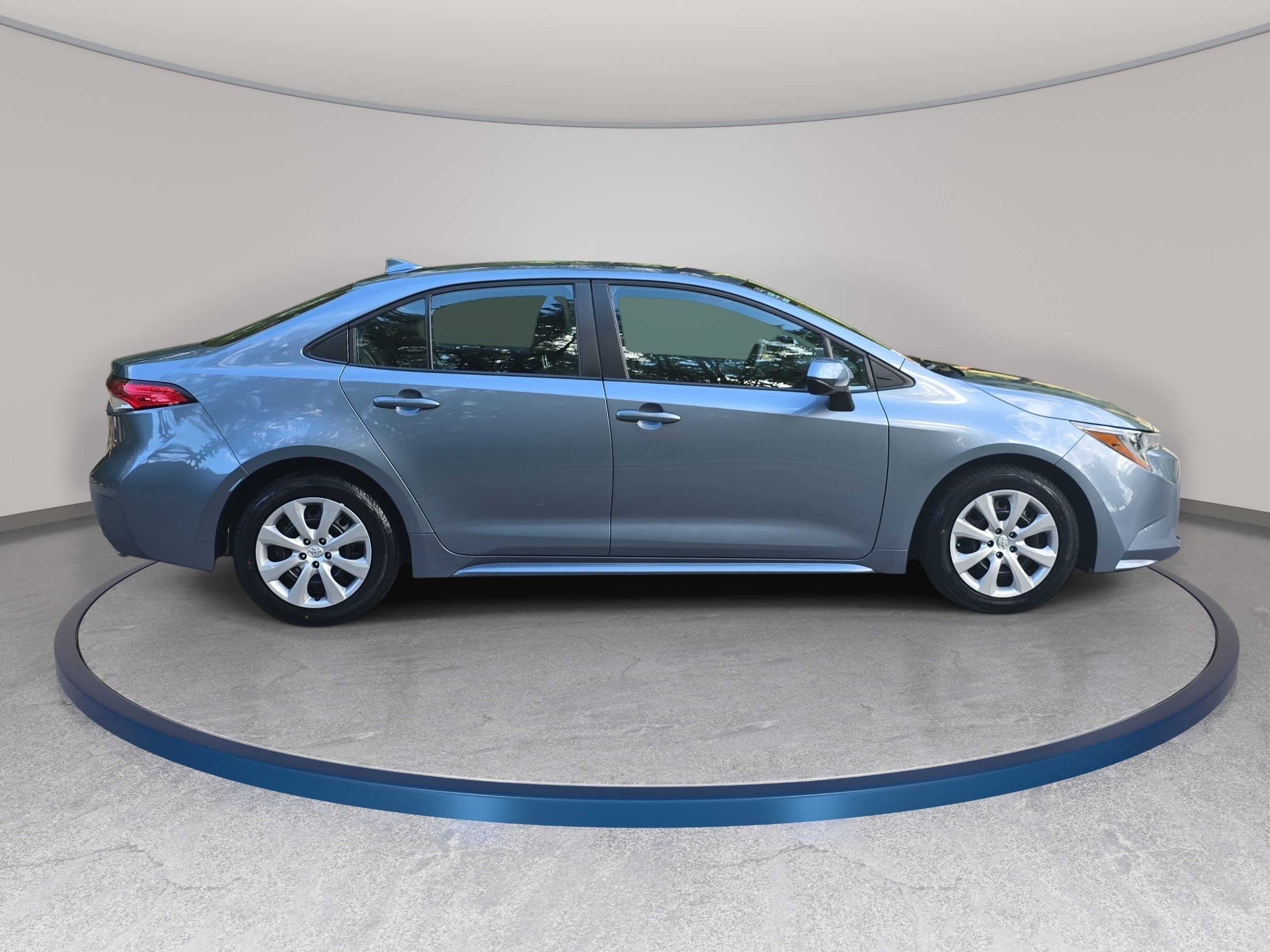 Used 2023 Toyota Corolla LE FWD image 4