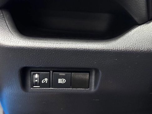 Used 2020 Toyota RAV4 LE FWD image 31