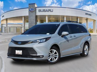 Used 2022 Toyota Sienna XLE Woodland Edition