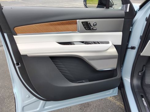 New 2026 Cadillac Vistiq Sport w/ LPO, Floor Liner Package image 9