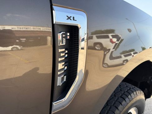 Used 2017 Ford F350 XL w/ Power Equipment Group AWD/4WD image 9