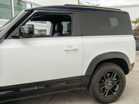Used 2022 Land Rover Defender 90 X-Dynamic S AWD/4WD image 6