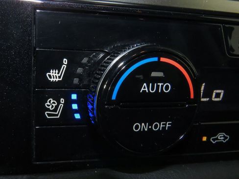 Used 2022 Nissan Pathfinder Platinum w/ Cargo Package image 21