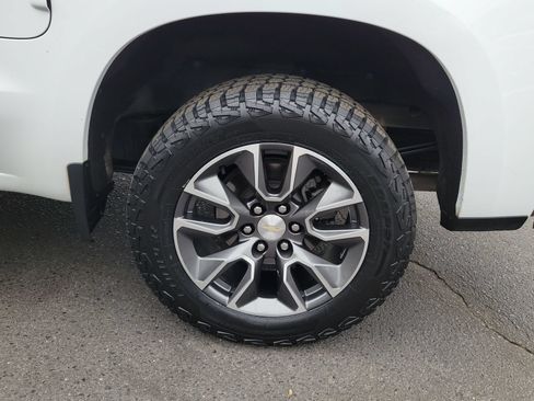 Used 2022 Chevrolet Silverado 1500 LT AWD/4WD image 15