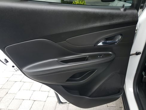 Used 2021 Buick Encore Preferred image 8